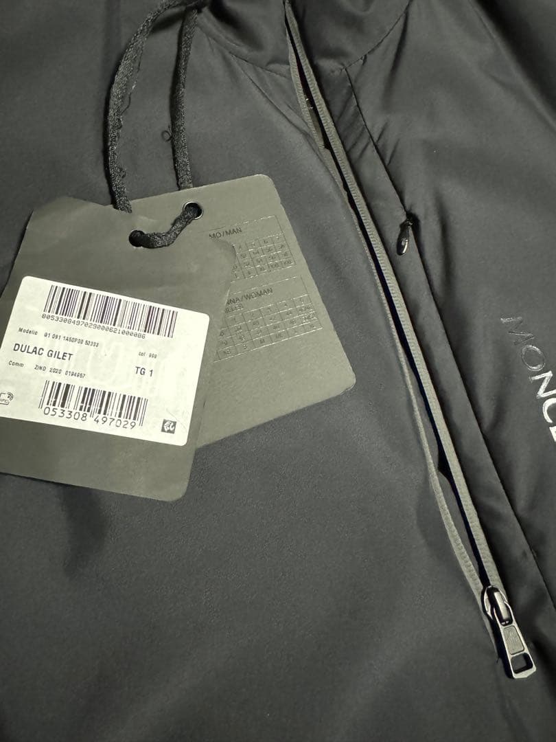 モンクレール　ハーフジップベスト　未使用