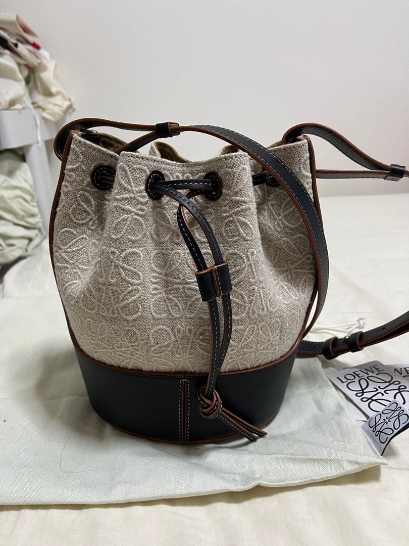新品　ロエベ　LOEWE バルーン　バッグ 白　ブラック　アナグラム