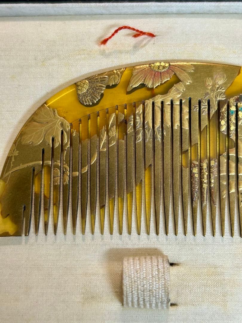 螺鈿細工蒔絵ゴールド鼈甲櫛とかんざしのセット　箱入り