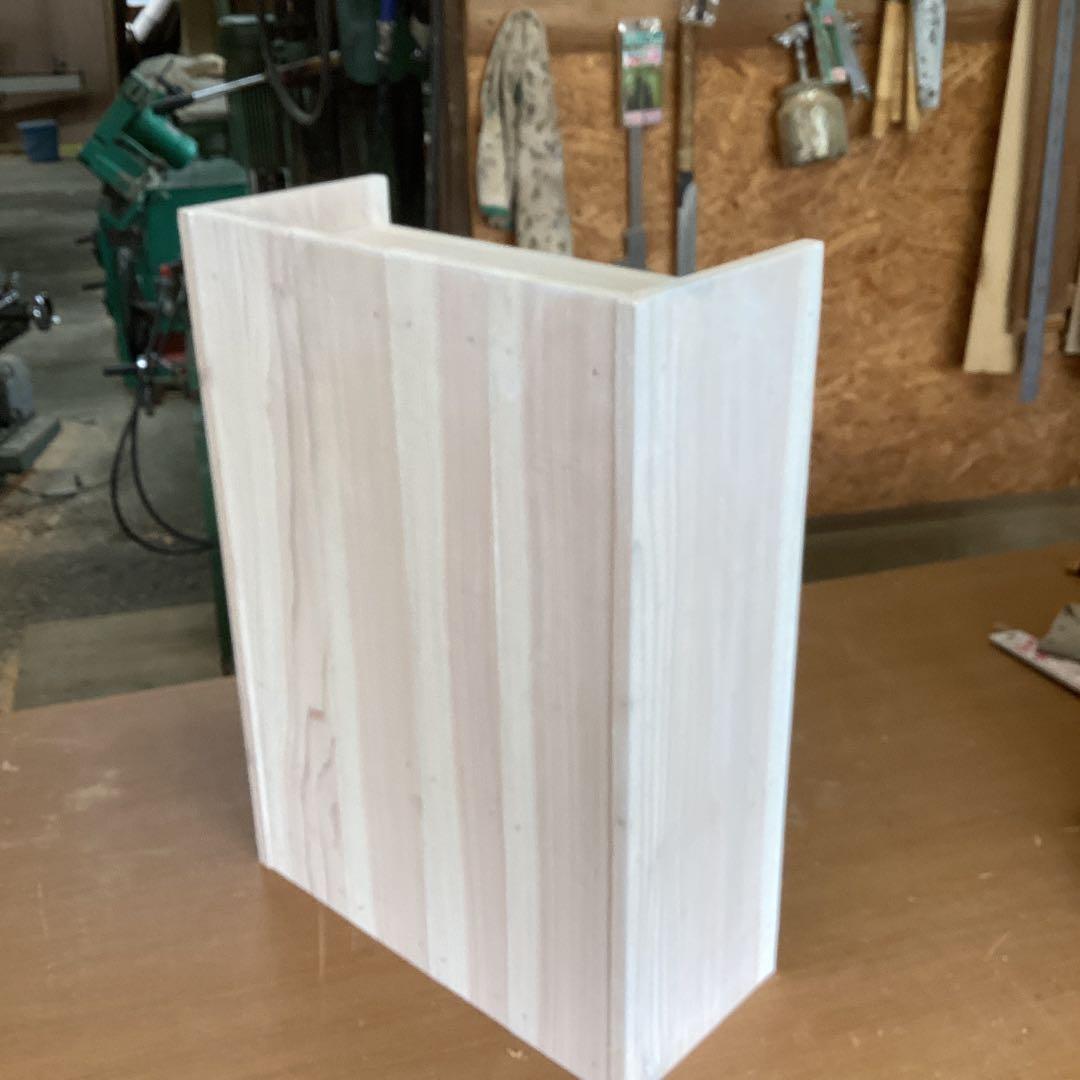 とってもオシャレ　木製キャビネット ガラス扉付き