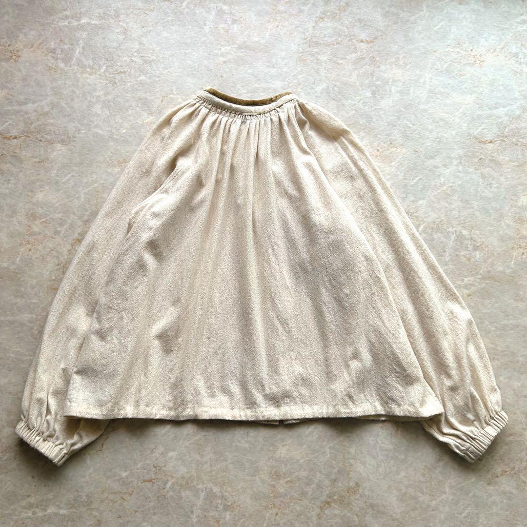 forte_forte ウール ノーカラーブラウス ベージュ ベロア ゴールド