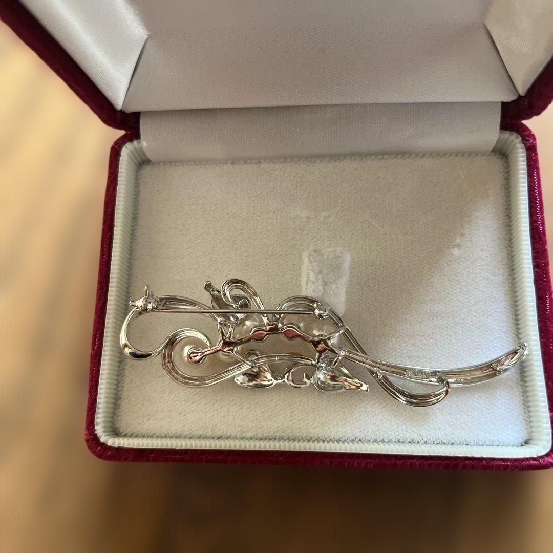 パール・イン シルバー ブローチ