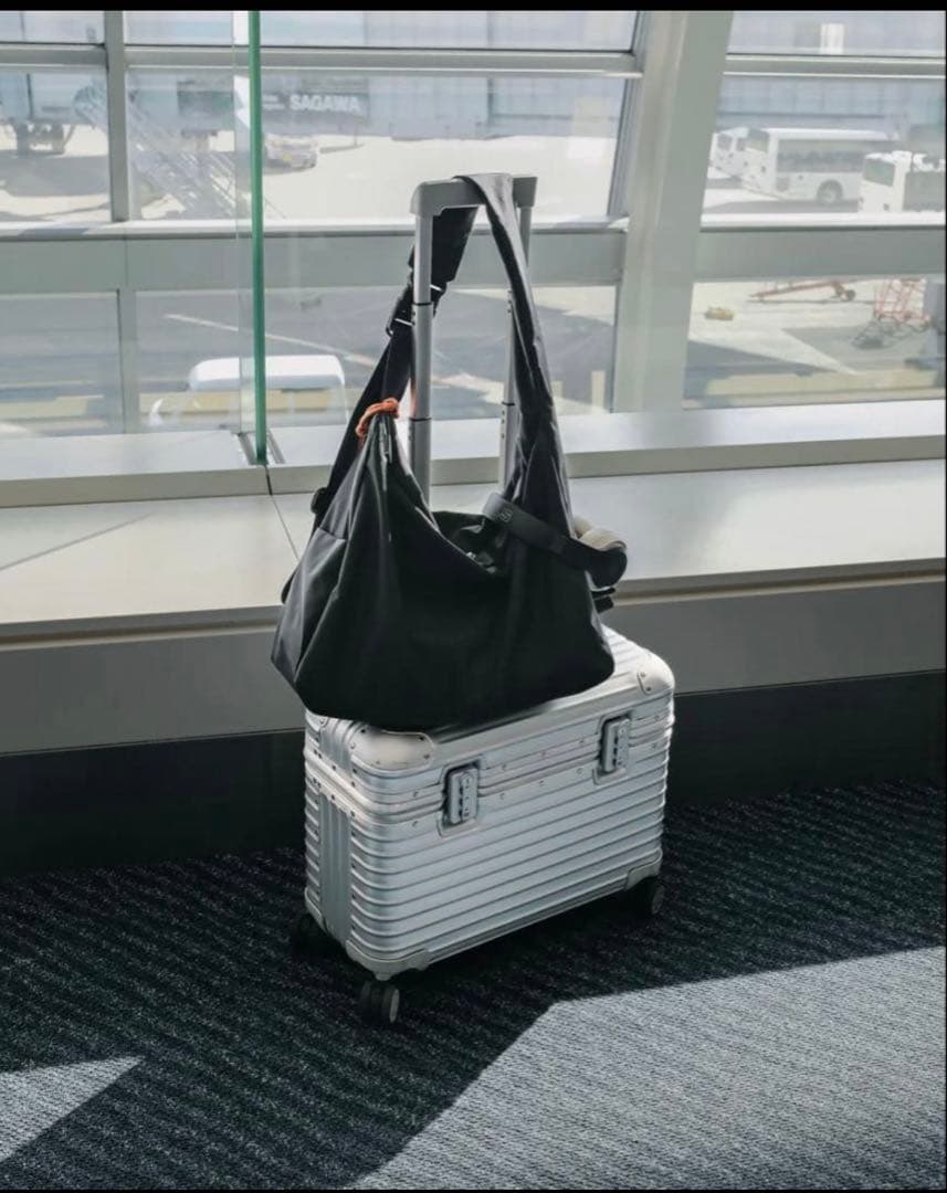 CLESSTE ブラック ショルダーバッグ