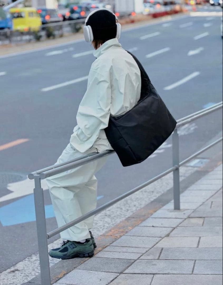 CLESSTE ブラック ショルダーバッグ