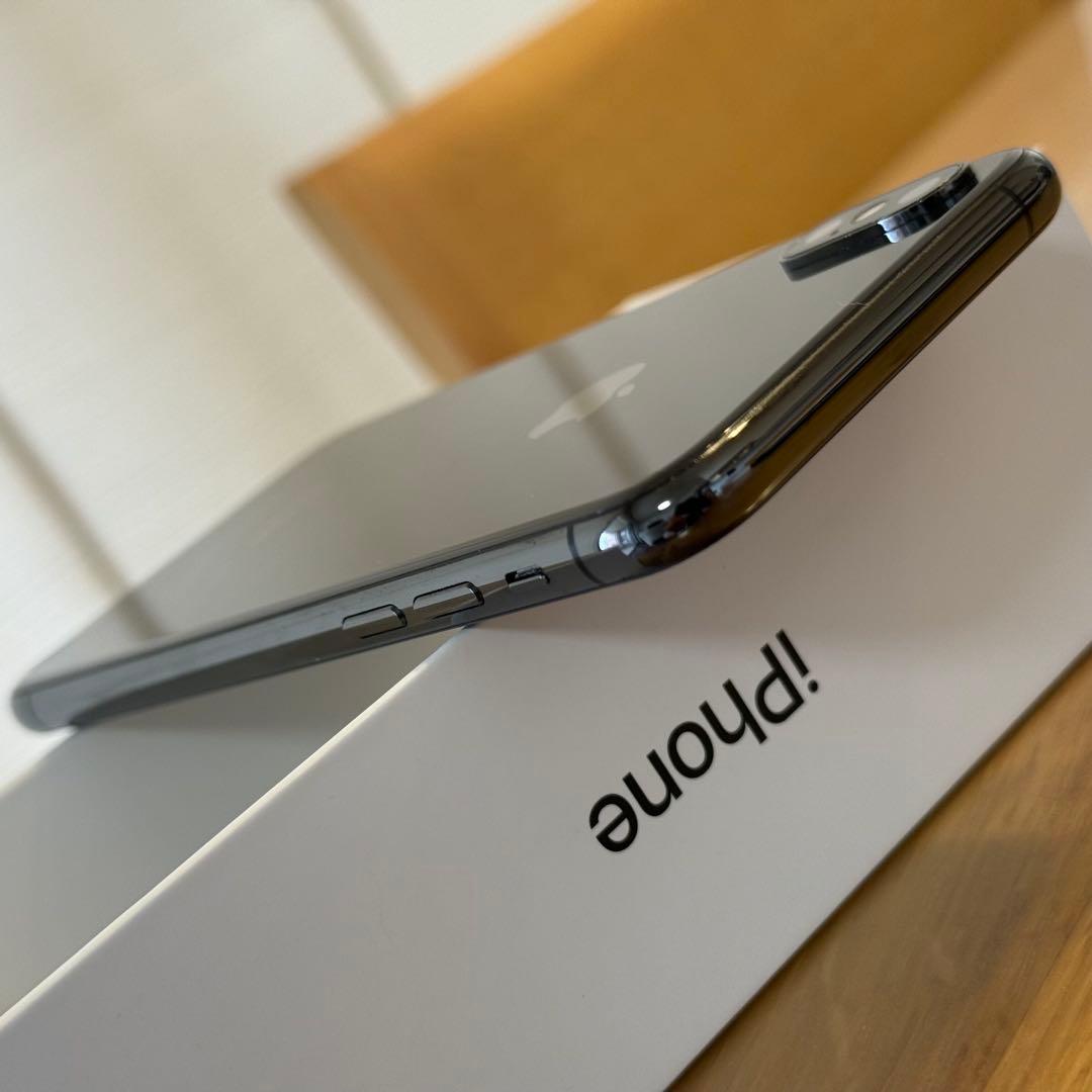 海外版 iPhone Xs 64GB 黒