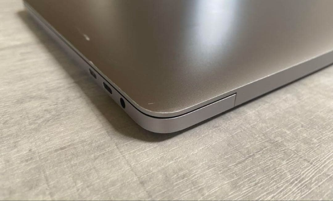 MacBook Pro 2019(13インチ4ポート touchbar)