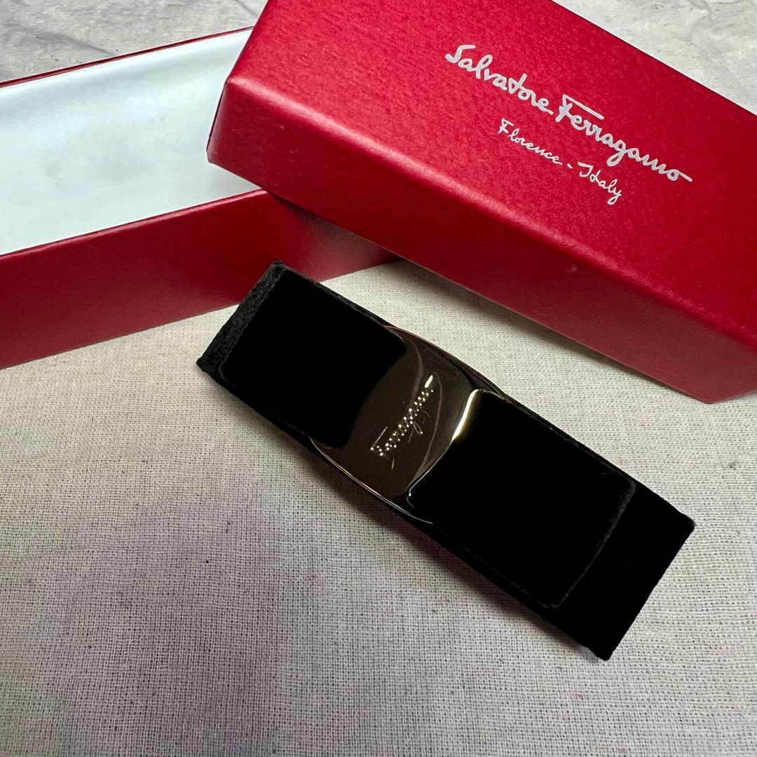 希少 Salvatore Ferragamo ヘアアクセサリー ベロア バレッタ