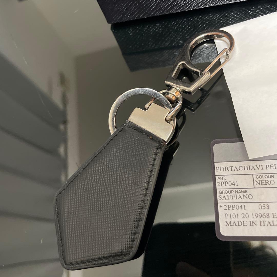 【正規品】PRADA サフィアーノ トライアングル ロゴ キーリング