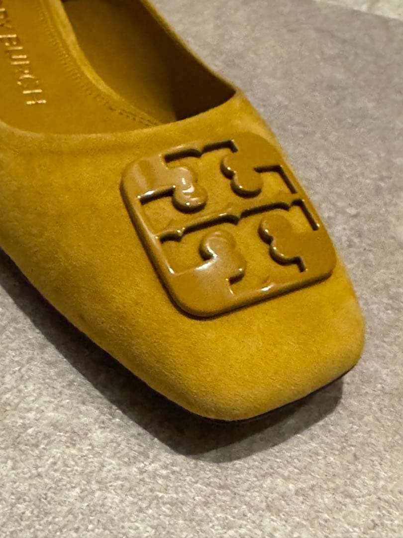 Tory Burch 23.5cm フラットシューズ スエード 黄色 ロゴ