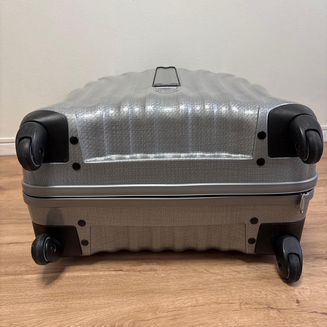 サムソナイトコスモライトスピナー75 旧式　シルバー色　たのメル便利用