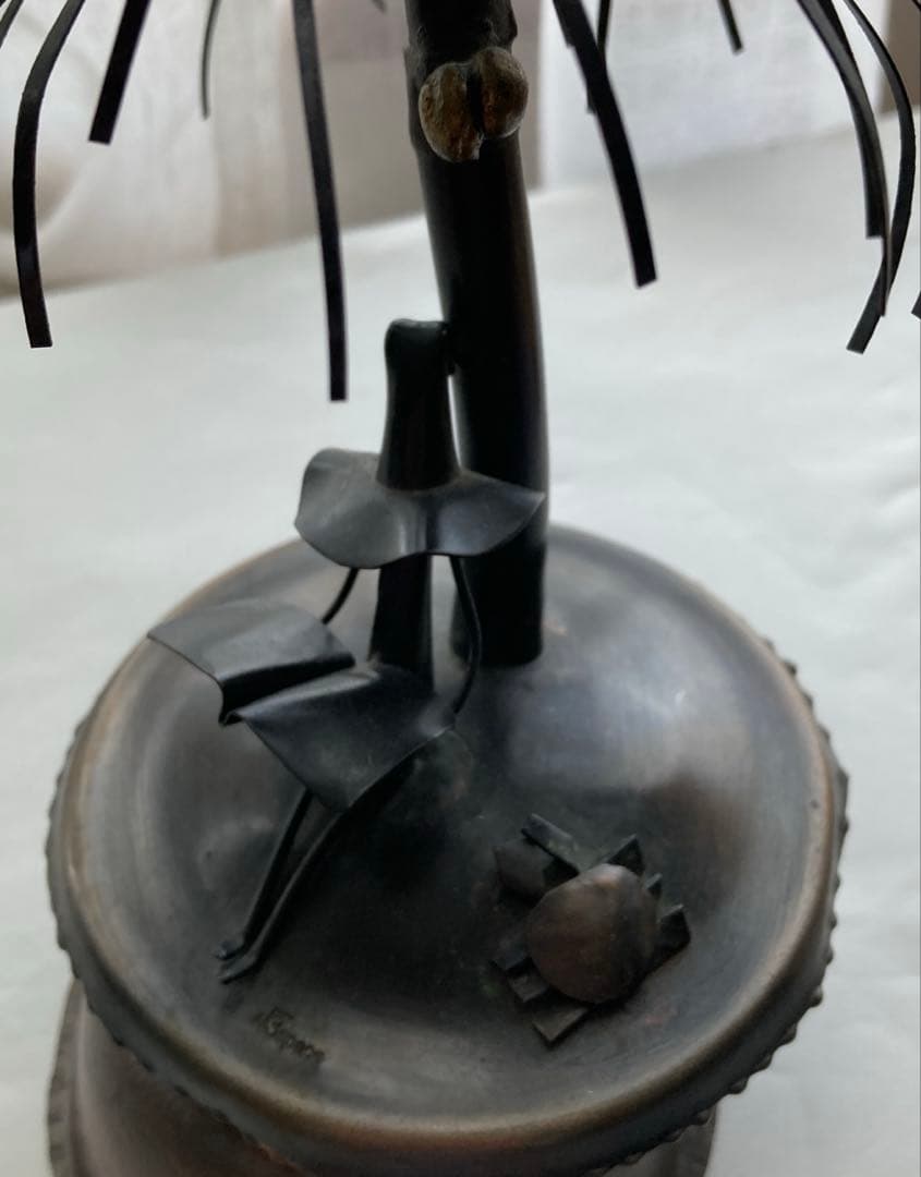 南の島で読書をする人　小樽オルゴール堂