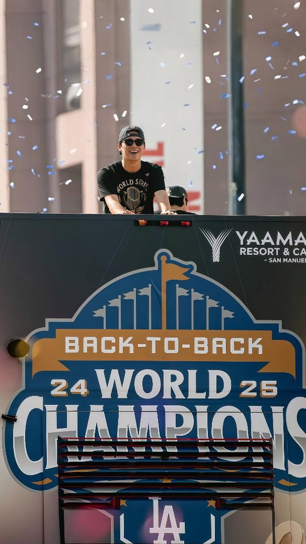 大谷翔平2025WSチャンピオンLAパレードロングBLACK/GOLDTEE/L