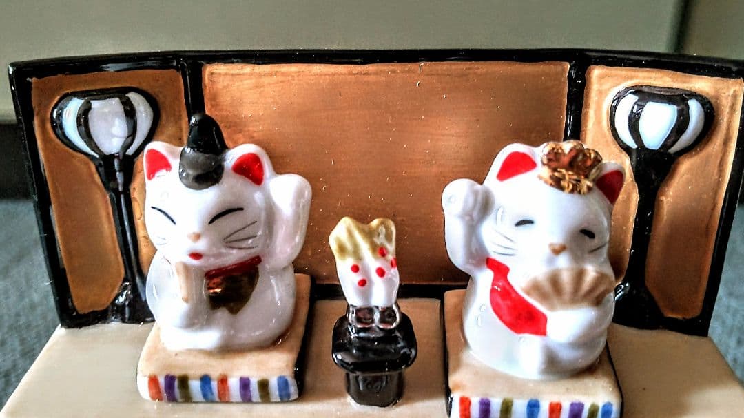 豆雛まねき猫　3段飾り　ひな祭り 陶器製 ミニチュア