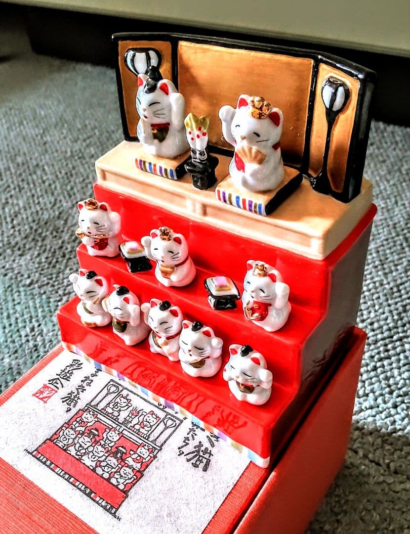 豆雛まねき猫　3段飾り　ひな祭り 陶器製 ミニチュア