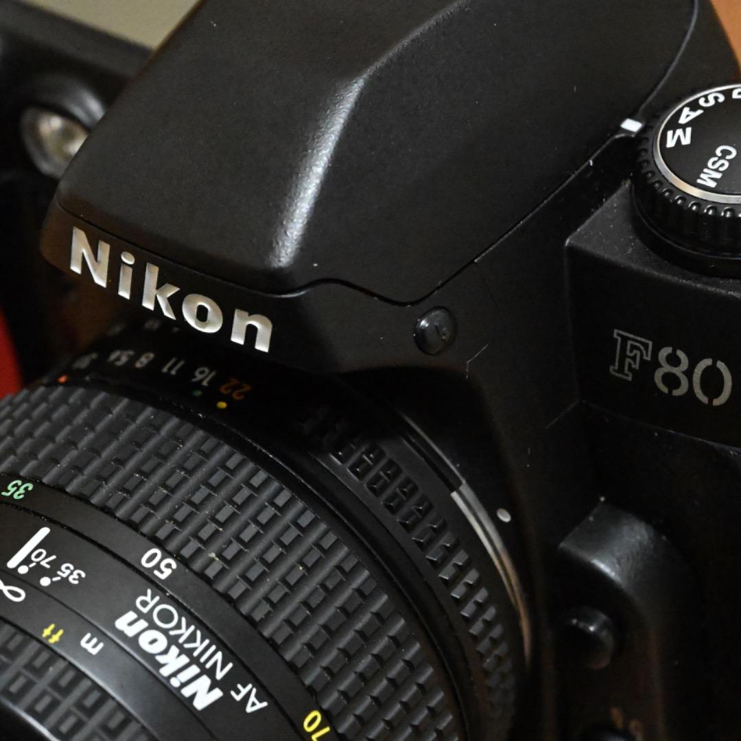 フィルムカメラの完成型。Nikon F80D＋標準レンズ+ストラップ新品
