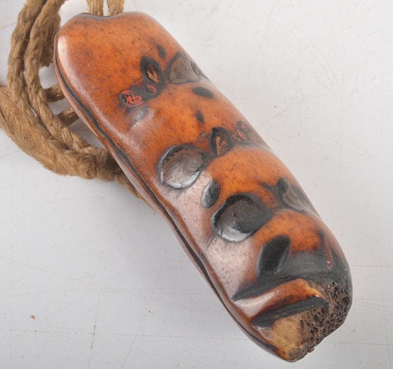 時代提げ物　金蒔絵桜閣山水文　印籠　薬入　獣骨根付　緒締め玉　D　R5255