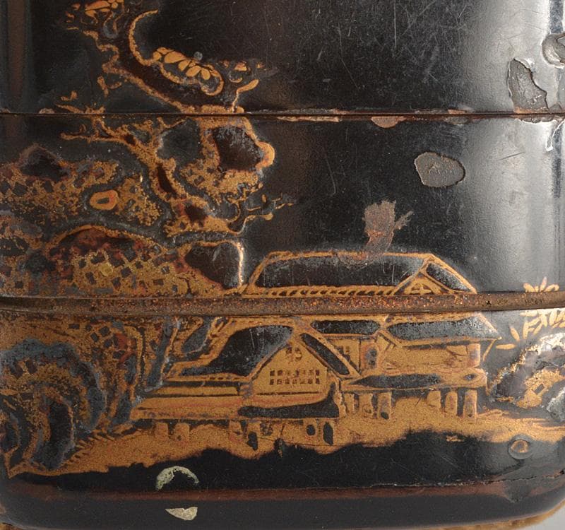 時代提げ物　金蒔絵桜閣山水文　印籠　薬入　獣骨根付　緒締め玉　D　R5255