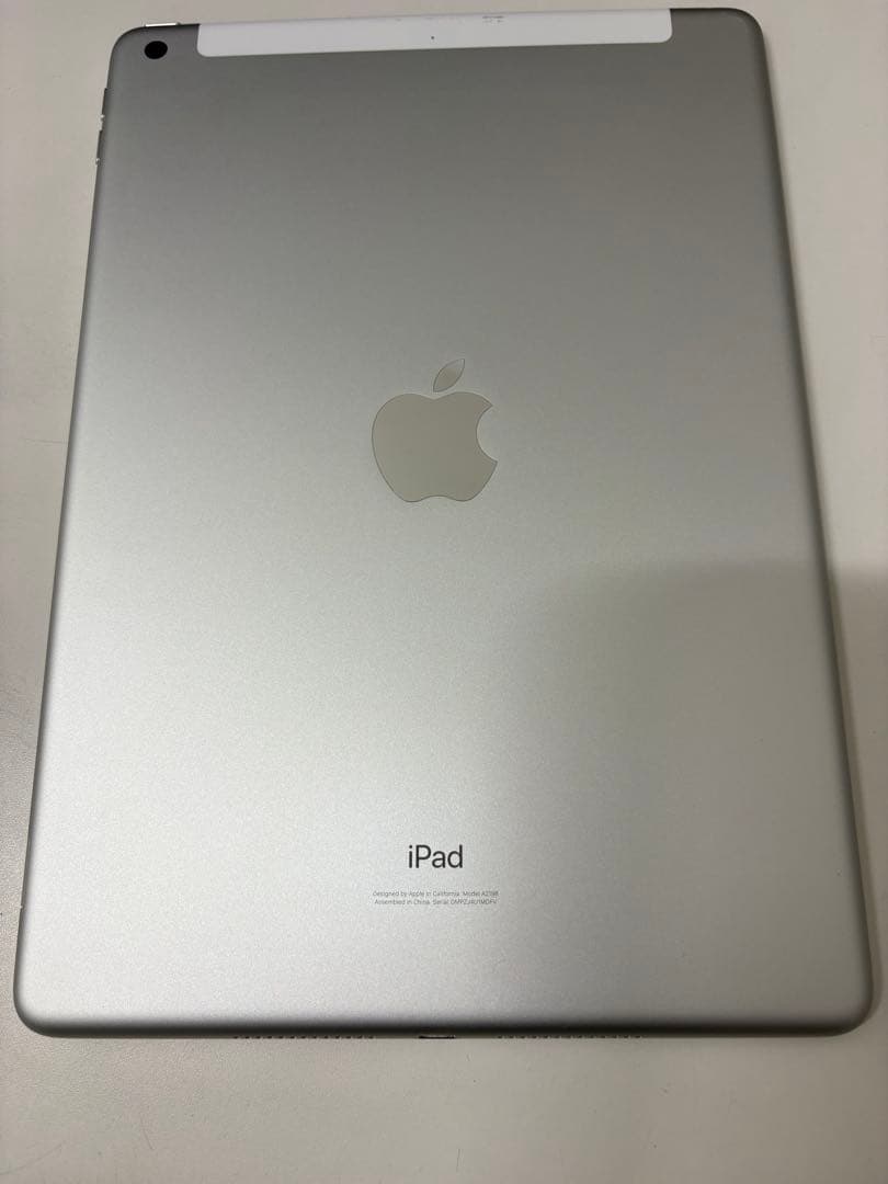 iPad 第7世代　32GB シルバー　Wi-Fi+Celullar SIMフリ