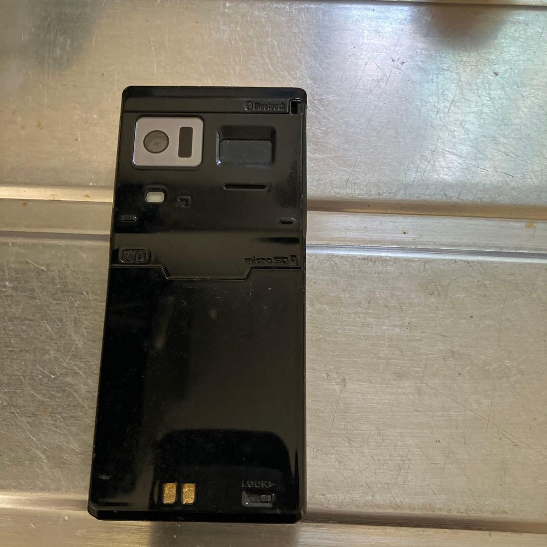 F-01E 折りたたみ式携帯電話 本体&充電器