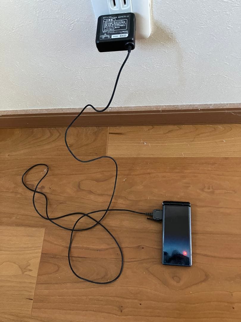 F-01E 折りたたみ式携帯電話 本体&充電器