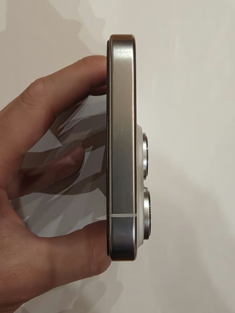 Apple iPhone 16 Pro 本体 ホワイトチタニウム