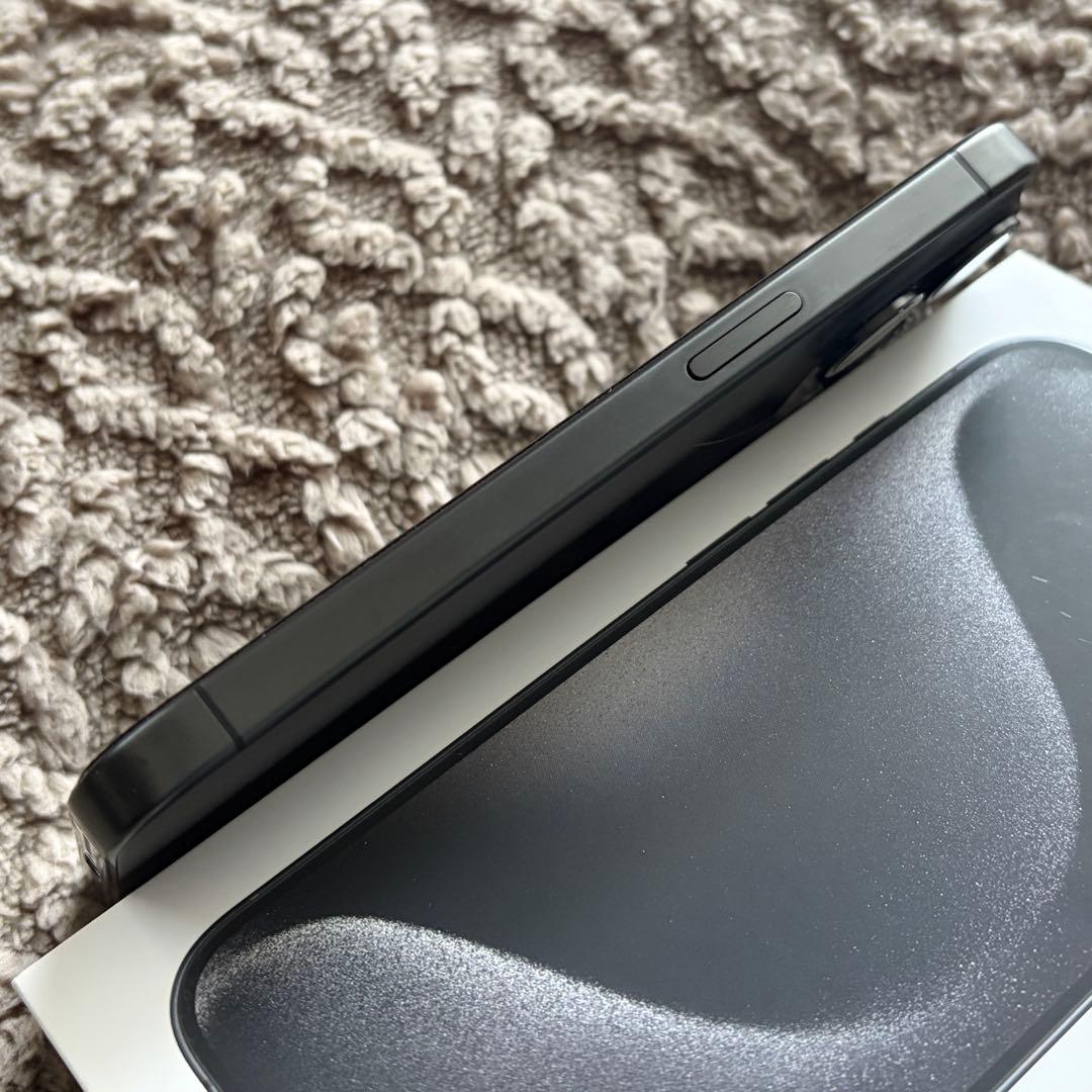 iPhone15Pro ブラックチタニウム 256GB ＋ MOFTケース