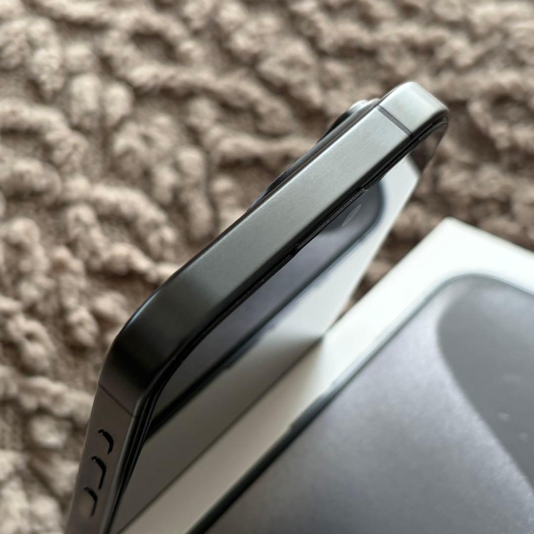 iPhone15Pro ブラックチタニウム 256GB ＋ MOFTケース