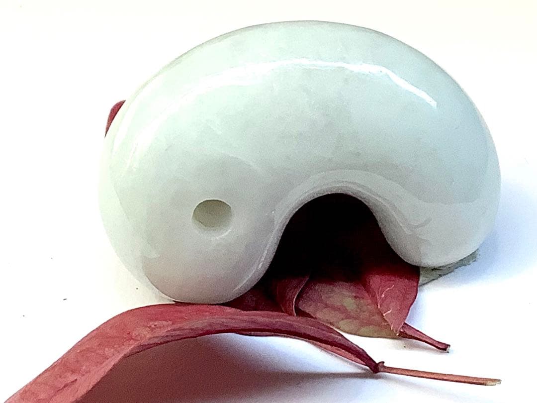 激安‼️氷*アイスジェイド糸魚川翡翠勾玉　何処にも無いお値段で‼️本物鑑別書取得品‼️