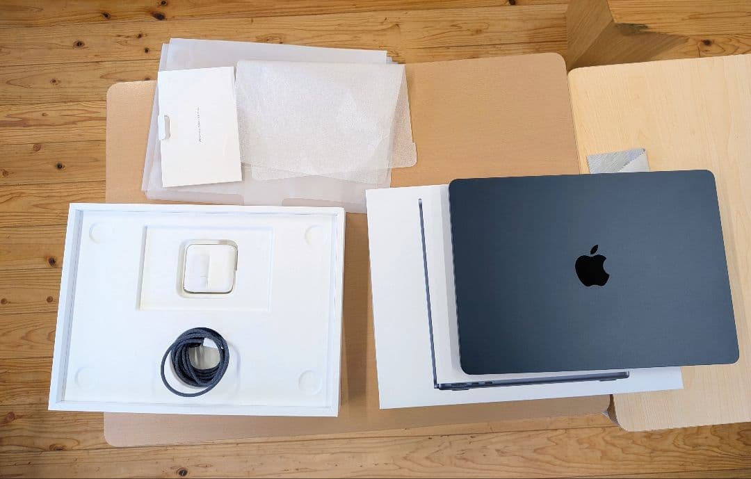 MacBookAir M2 13インチ 8GB 256GBミッ