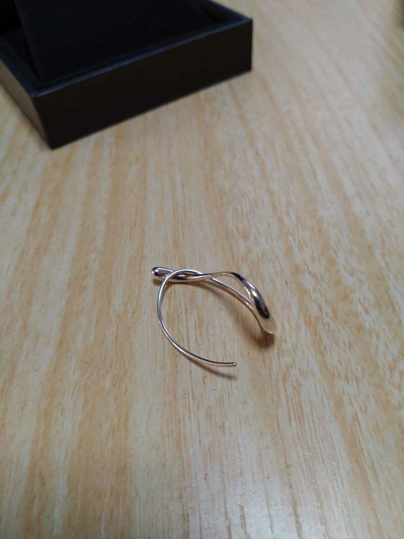   ジョージジェンセン マーシーイヤーフープ片耳