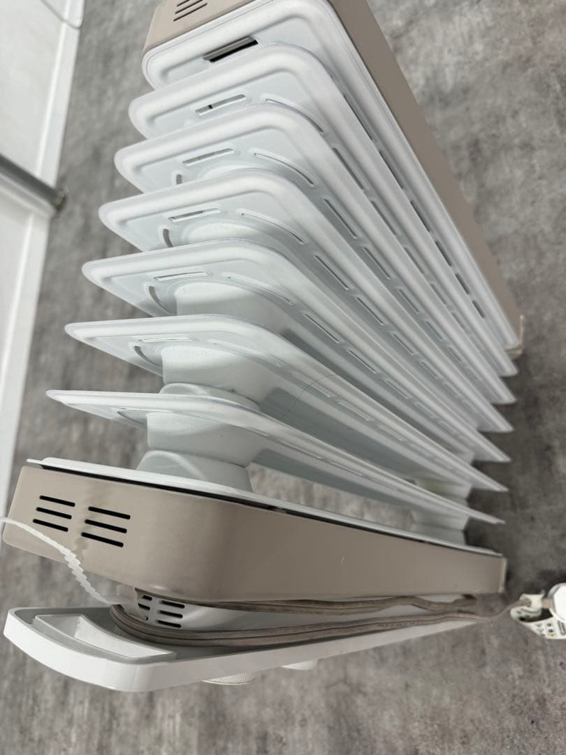 DeLonghi オイルヒーター ホワイト/グレー