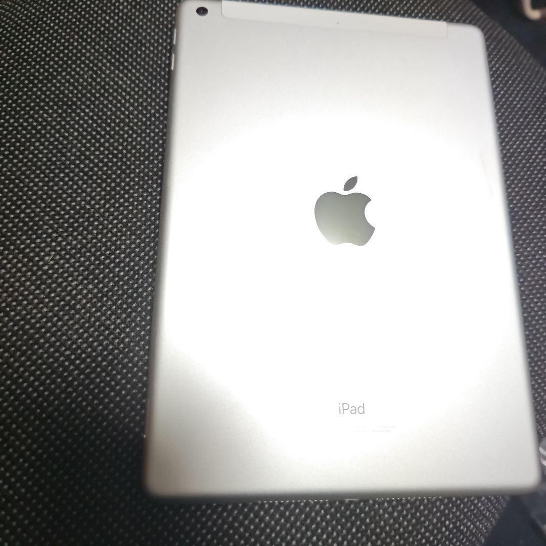 Apple iPad シルバー 128GB本体 正規品充電器付