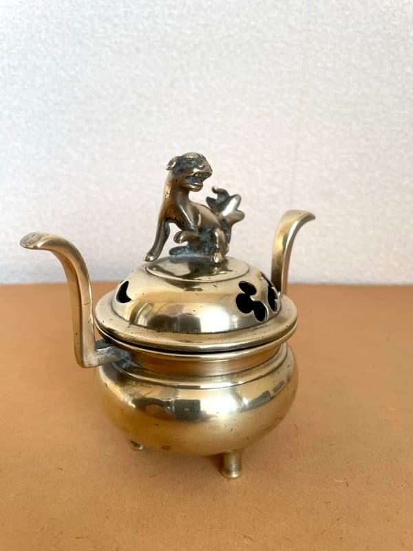 【明治〜昭和初期？】真鍮製 香炉 獅子摘み 立ち耳 三本脚