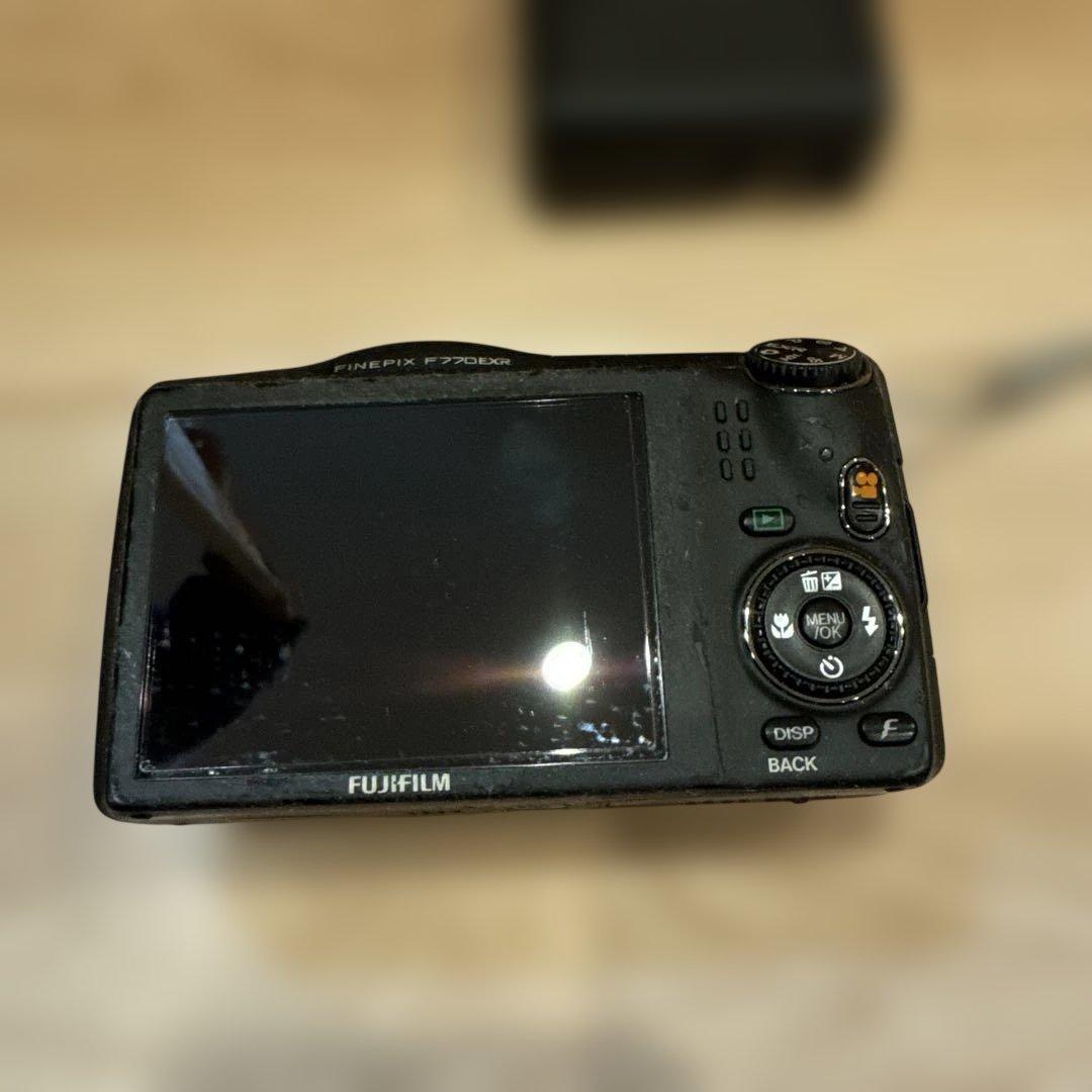 FUJIFILM finepix F770EXR コンパクトカメラ コンデジ