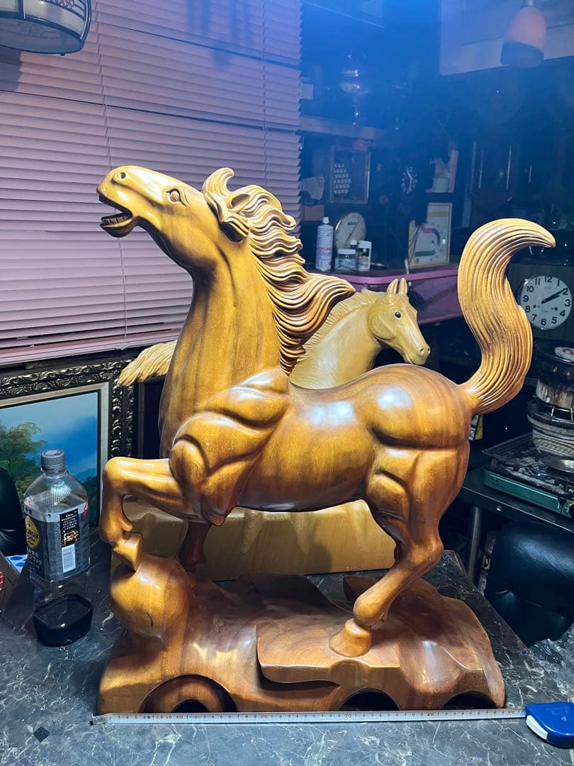 駿馬、馬彫刻、馬の木彫り、一刀彫り 50センチ.高さ63センチ、ケヤキ一刀彫り