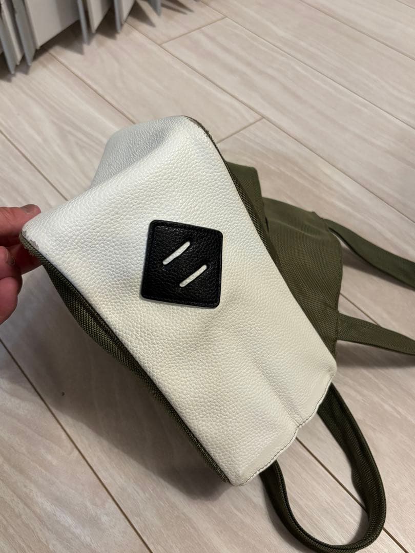 【美品】JONES ジョーンズ　トートバッグ／ラウンドバッグ（カーキ）