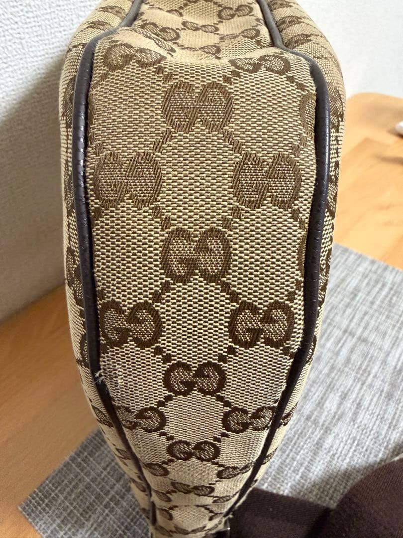 GUCCI ベージュ GGパターン ショルダーバッグ