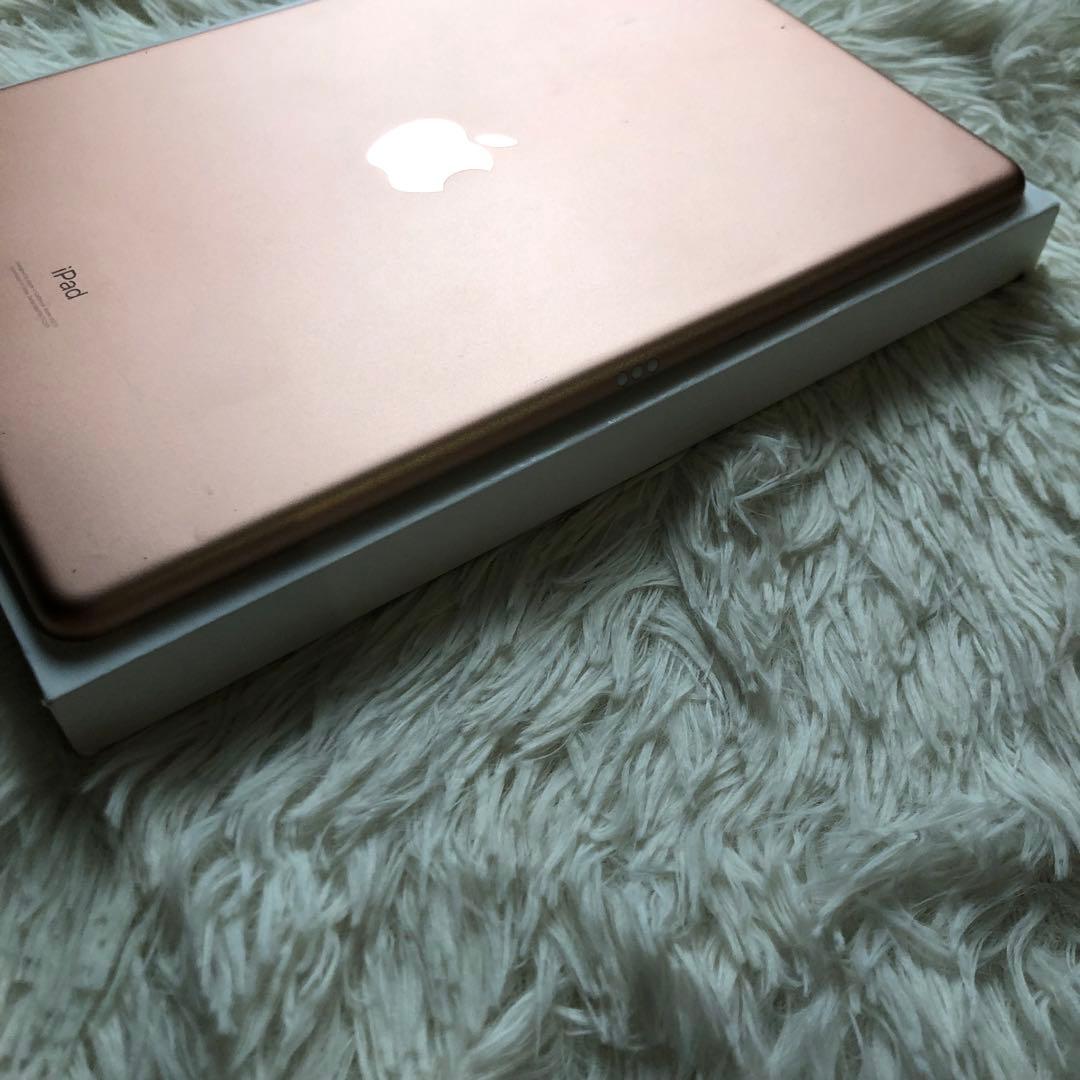 【完動品】iPad 第8世代 32GB 【すぐ発送】