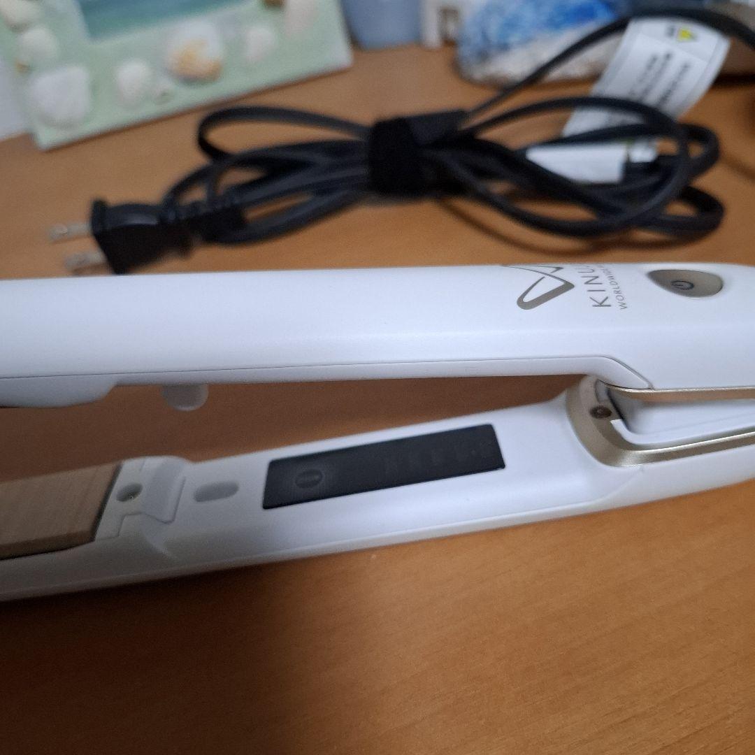 キヌジョ 　絹女　ヘアアイロン