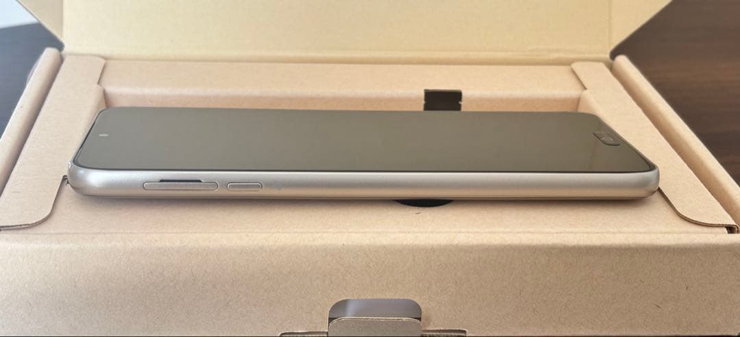 らくらくスマートフォンLite ゴールド