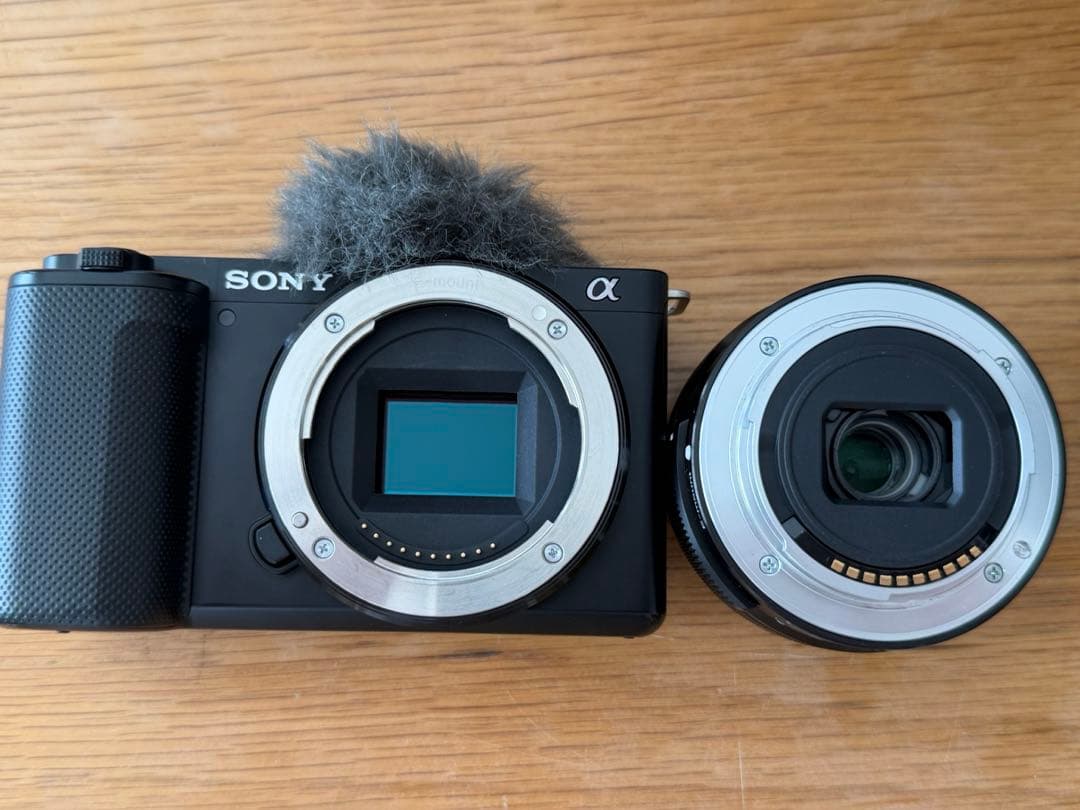 【最終お値下げ】ZV-E10 ミラーレス＋レンズ＋グリップ付（保証残3年あり）