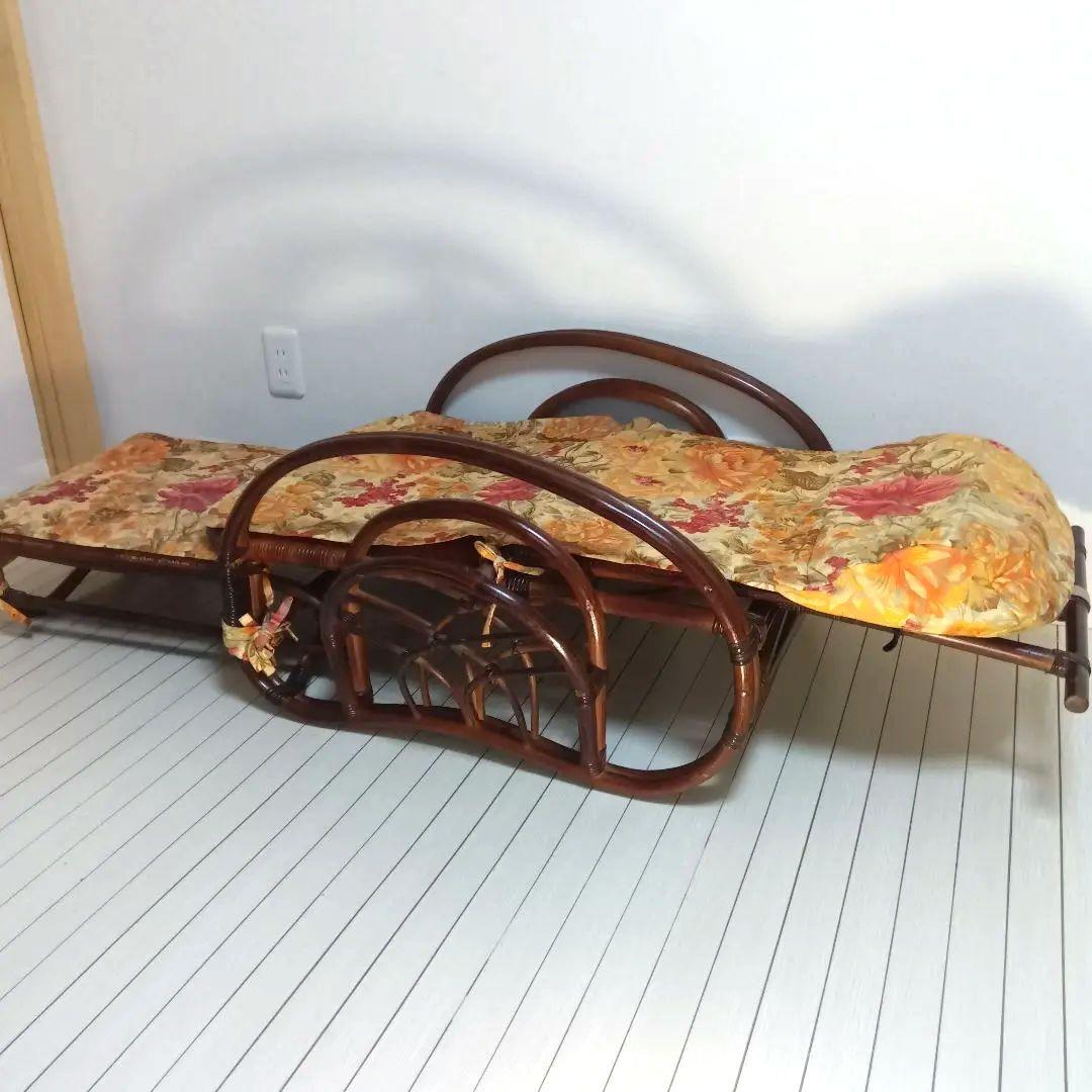昭和レトロ 花柄　ラタンリクライニングチェア オットマン　ラック付き 籐家具