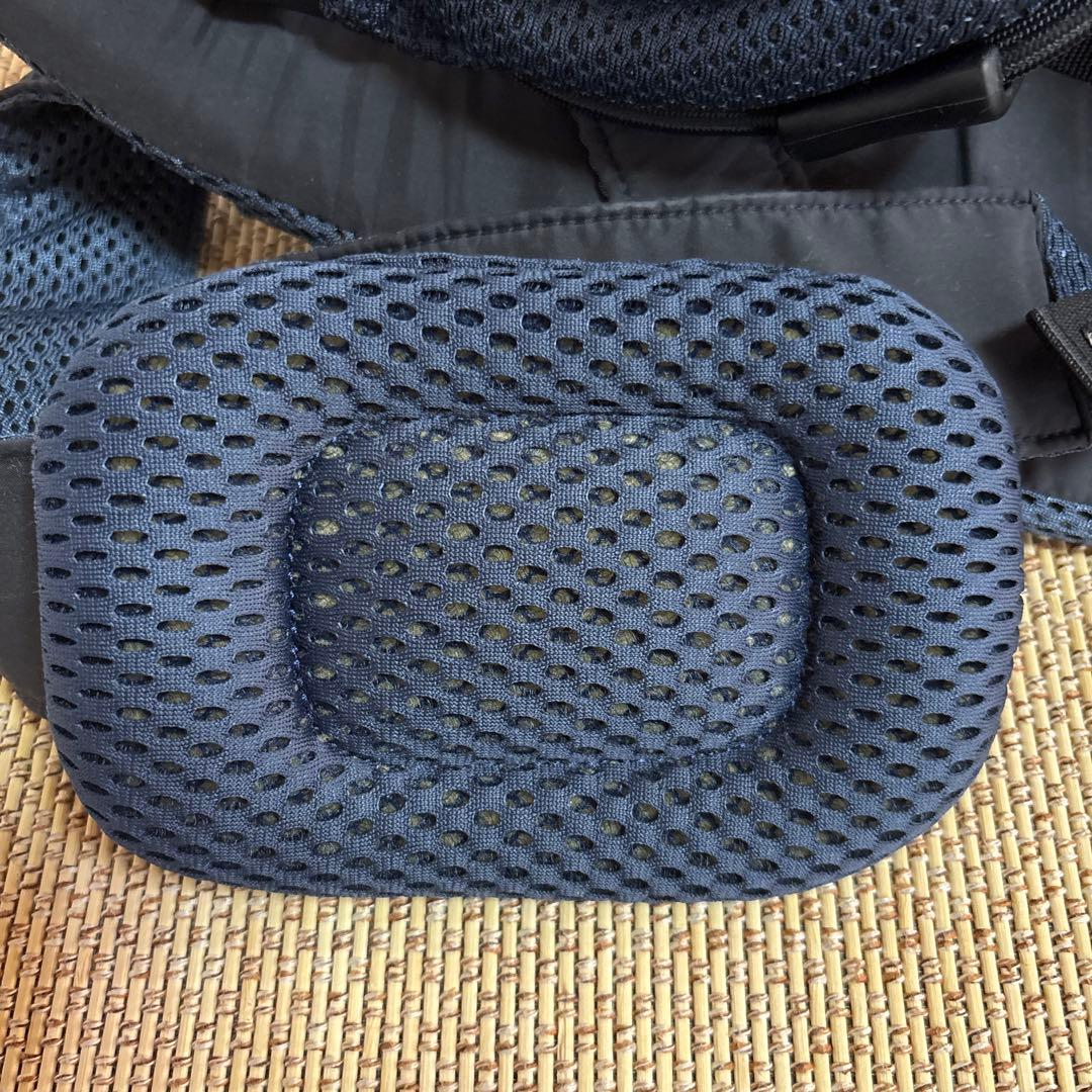 ほぼ未使用　ベビービョルン　ネイビー メッシュ 抱っこ紐