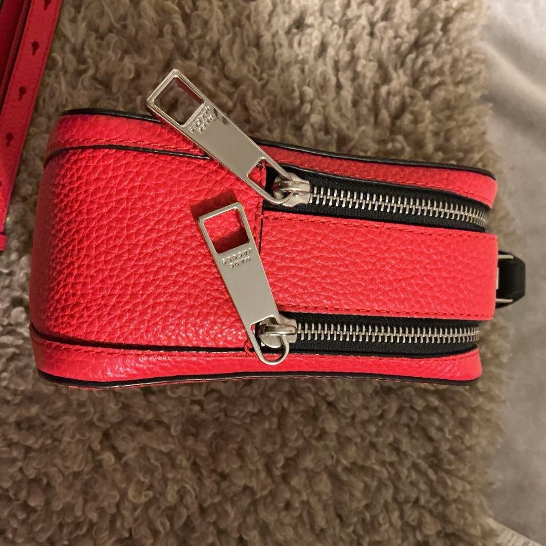 【美品】MARC JACOBS マークジェイコブス ショルダーバッグ　レッド