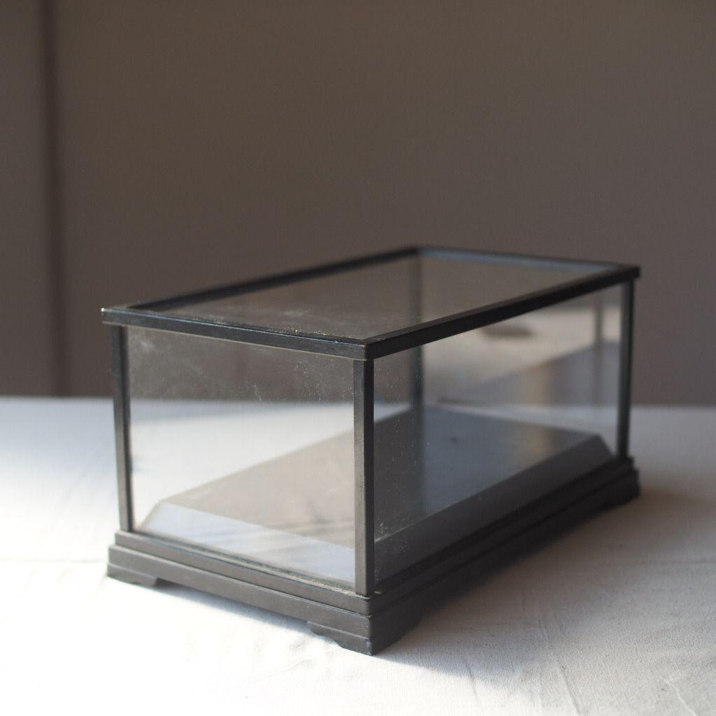 黒いガラス製ディスプレイケース 古道具