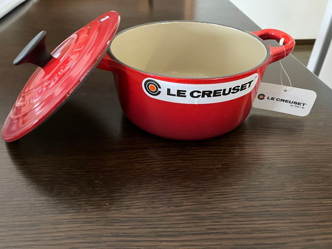 【未使用品】ル・クルーゼ　ココット・ロンド　チェリーレッド16cm
