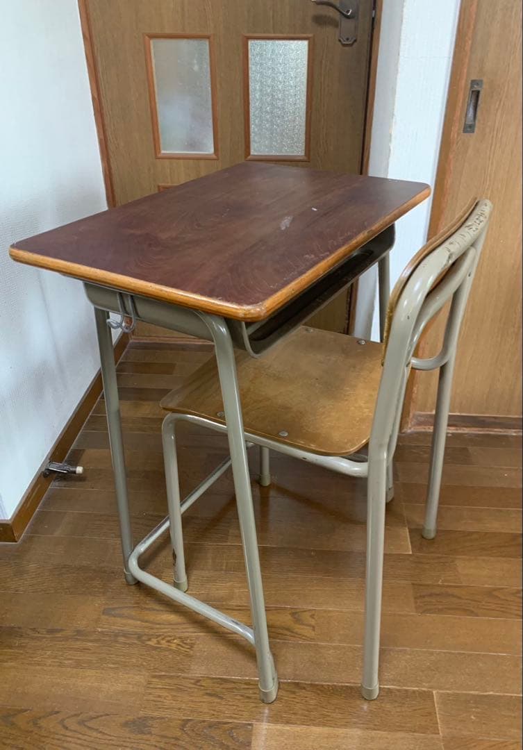 昭和レトロ　学校机とイスセット⓶
