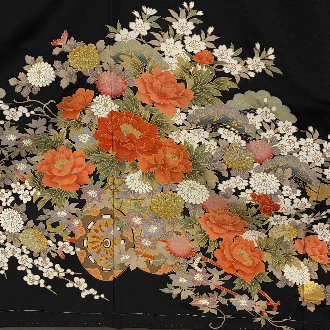 D165 黒留袖　牡丹刺繍　花車　正絹　着物　袷　しつけ糸付き未使用極美品
