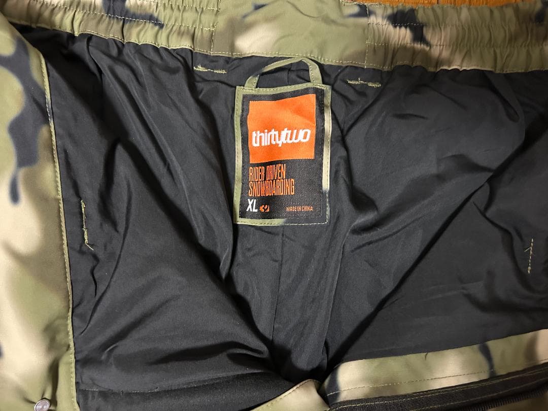 【新品】未使用thirtytwoスノーボードウェアパンツ迷彩XL正規品アーミー