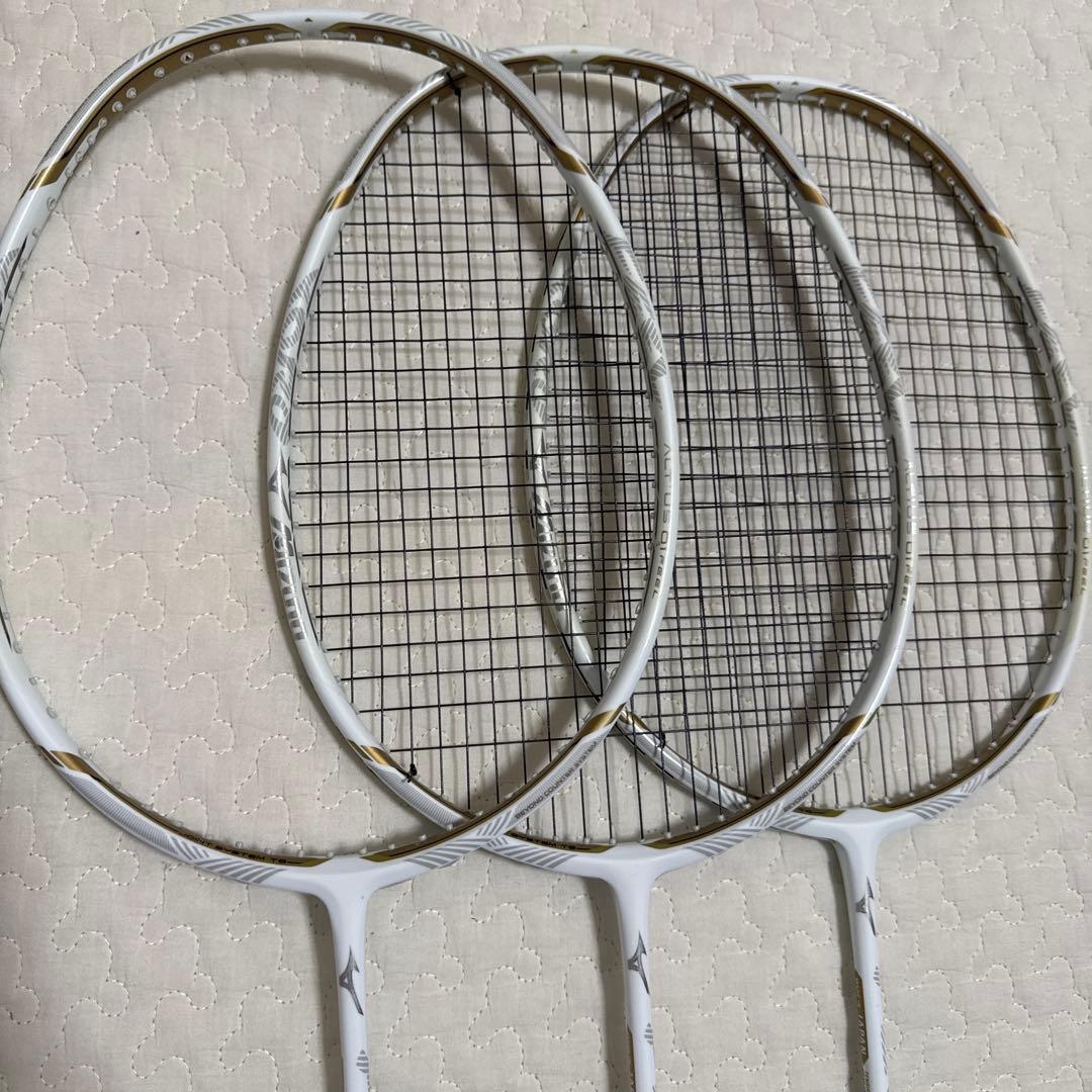 バドミントンラケット 3本セット ホワイト　ミズノ　奥原希望　3u5 アルティウ